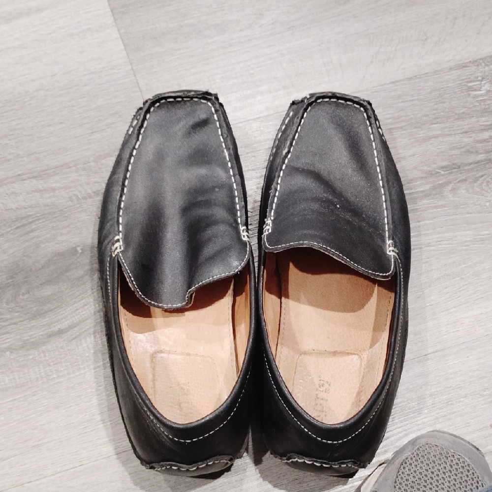 Elegant Black Leather Loafers for Men